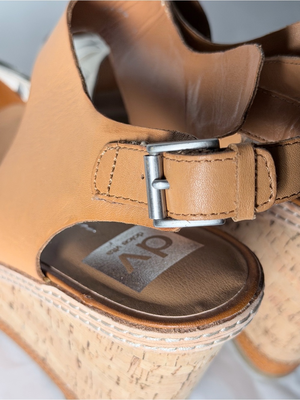 Dolce Vita Two-Tone Tan and Cream Leather Wedge Sandals 10 - Picture 13 of 14